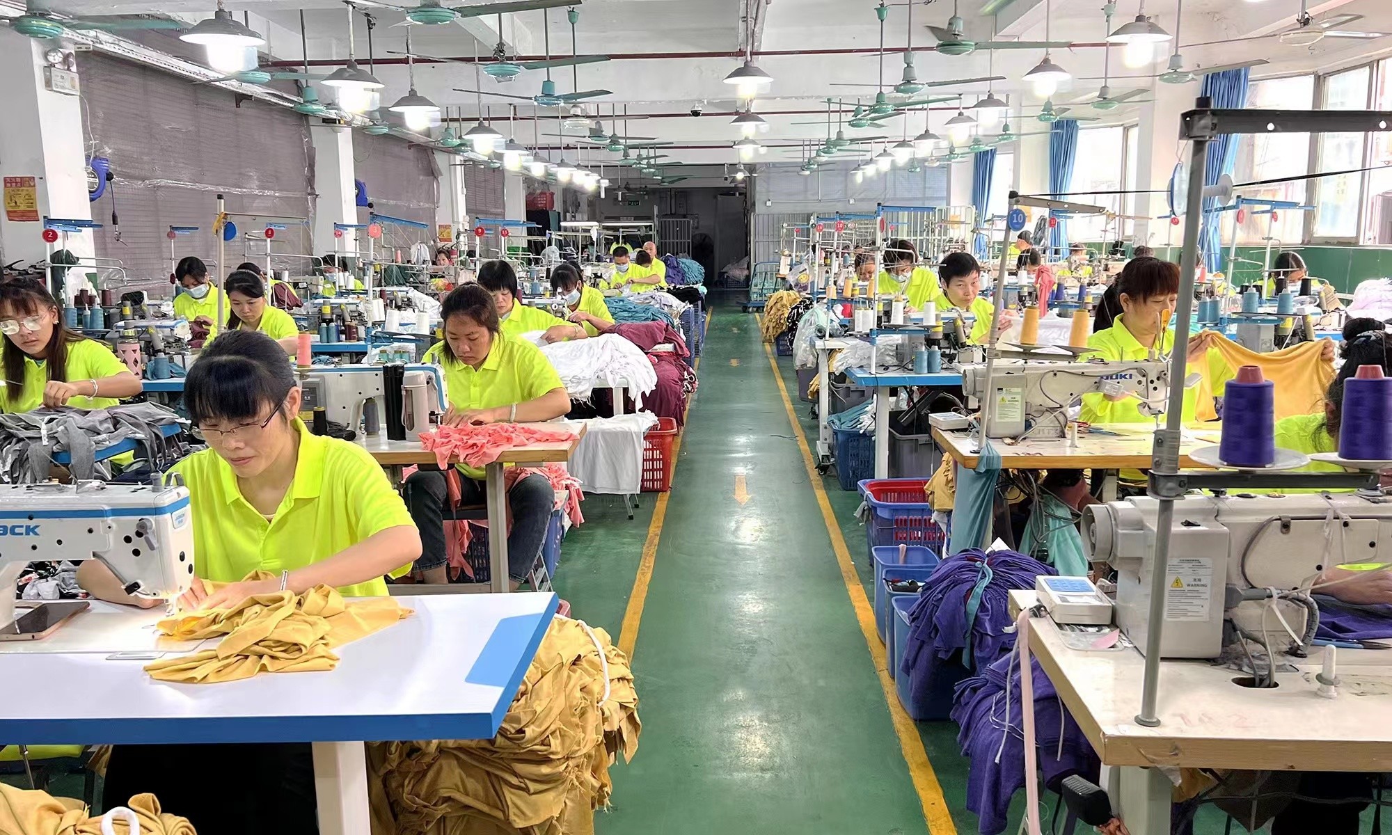 Guangzhou Vinas clothing technology Co., LTD خط إنتاج المصنع