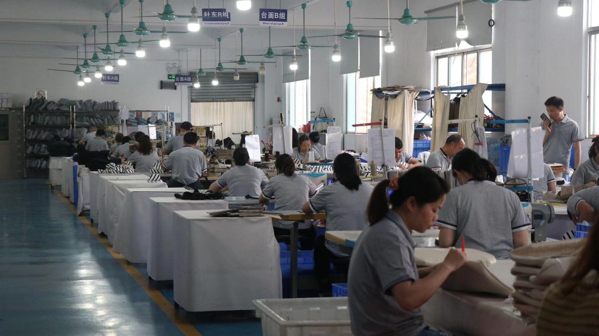 Guangzhou Vinas clothing technology Co., LTD خط إنتاج المصنع