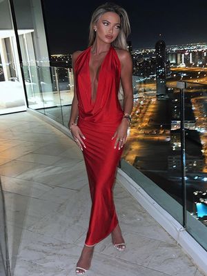 مزاج جديد في الموضة سكسية رقبة V الحبل الحبل الزحام الفستان بدون أكمام